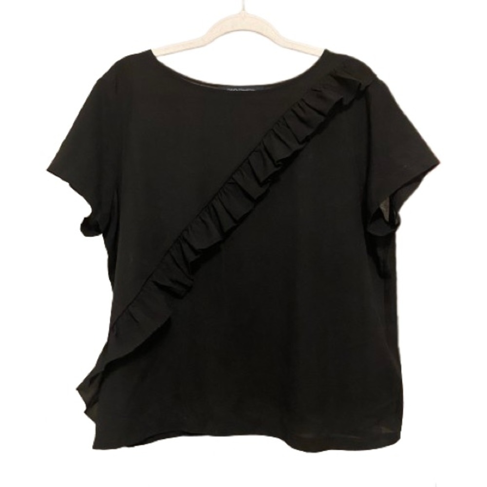 Minimalist classic French Connection top with ruffle